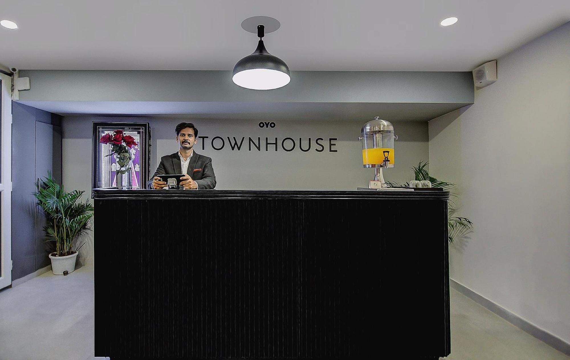 Super Townhouse Global Village Tech Park Near Kengeri Bus Terminal Metro Station Bangalore Exterior photo